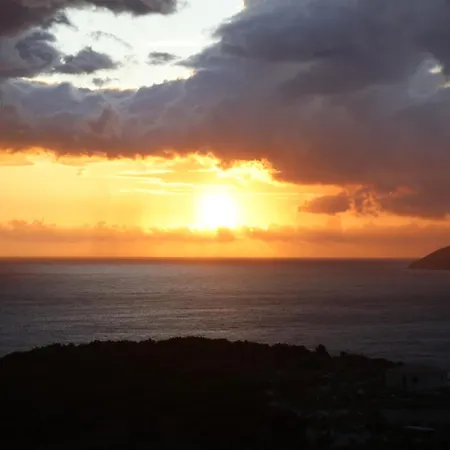 Sunset Serenity בית הארחה